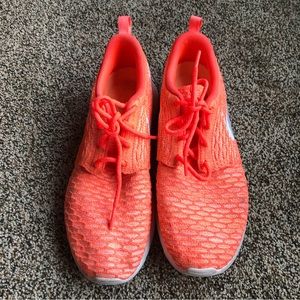 Nike Roshe Run Flyknit Sneakers Sz 8.5